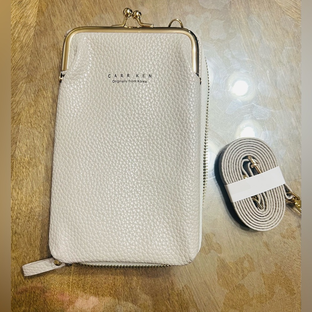 New with out tags tan Leather Crossbody Bag